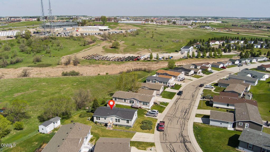 3867 Valley Loop, Bismarck, ND 58503 photo 25