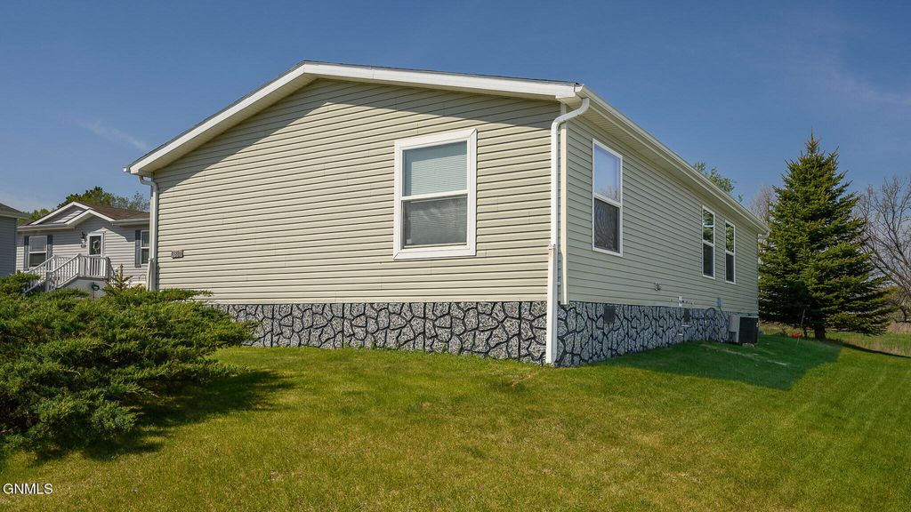 3867 Valley Loop, Bismarck, ND 58503 photo 26