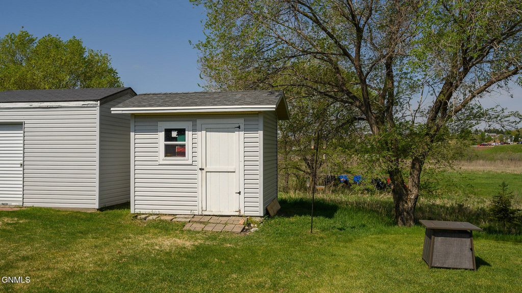 3867 Valley Loop, Bismarck, ND 58503 photo 27