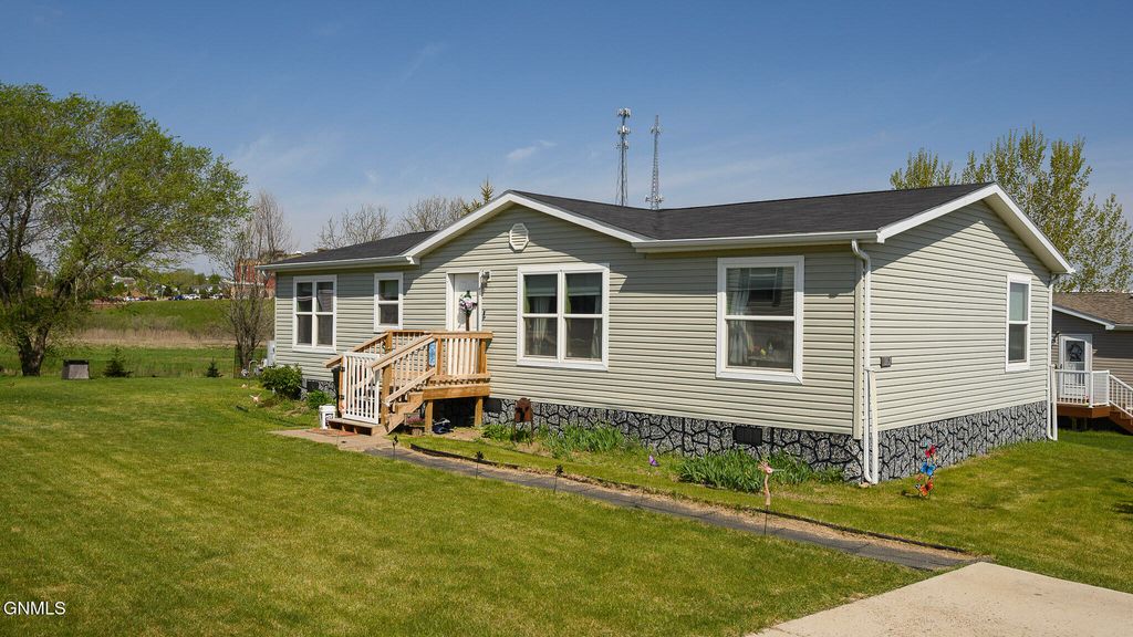 3867 Valley Loop, Bismarck, ND 58503 photo 28