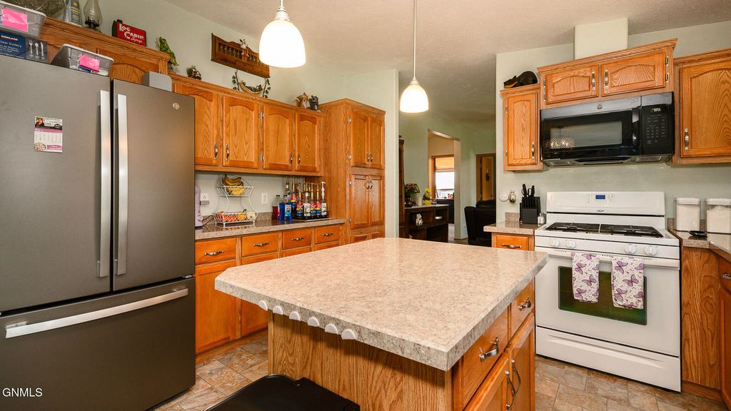 3867 Valley Loop, Bismarck, ND 58503 photo 3