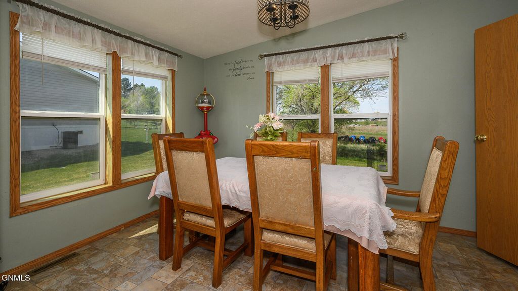 3867 Valley Loop, Bismarck, ND 58503 photo 5