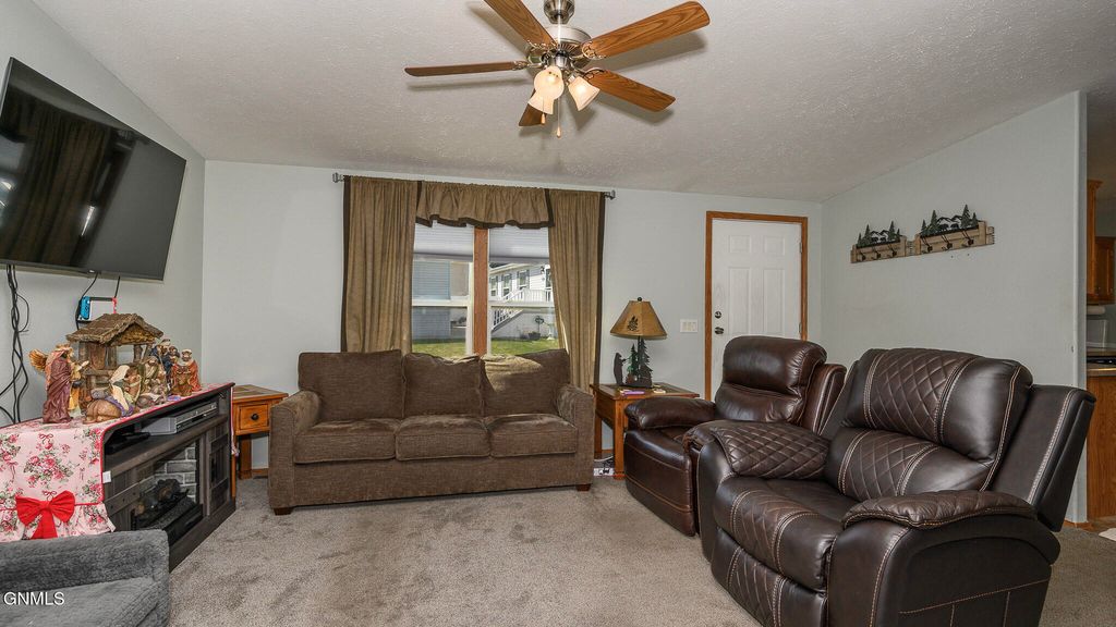 3867 Valley Loop, Bismarck, ND 58503 photo 6