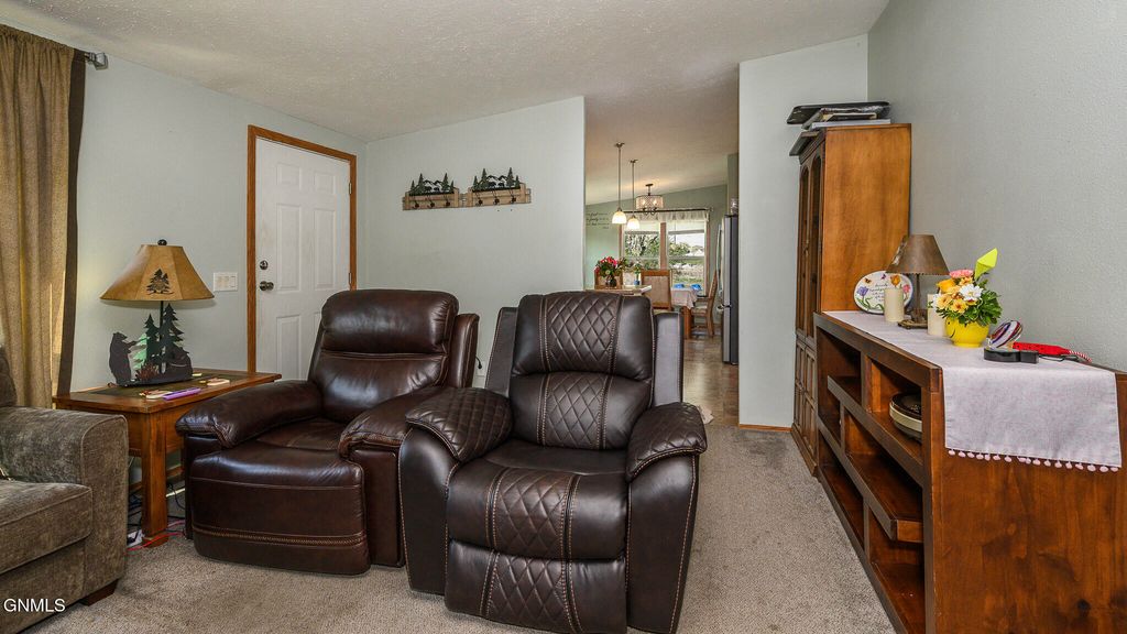 3867 Valley Loop, Bismarck, ND 58503 photo 8