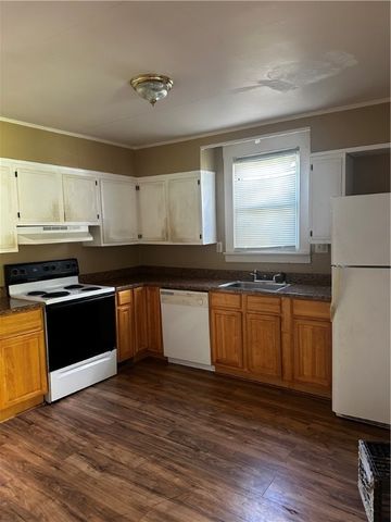 2109 Woodbine Dr, Hermitage, PA 16148