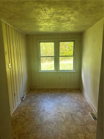 2109 Woodbine Dr, Hermitage, PA 16148