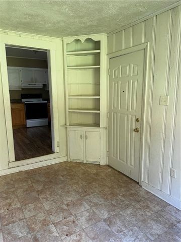 2109 Woodbine Dr, Hermitage, PA 16148