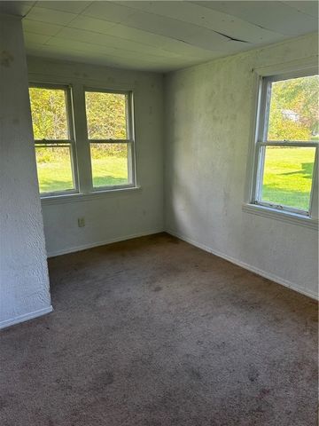 2109 Woodbine Dr, Hermitage, PA 16148