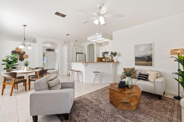 9184 Laguna Center Cir, Elk Grove, CA 95758