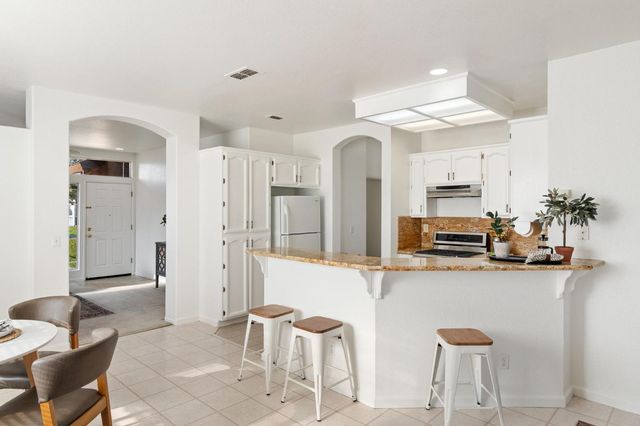 9184 Laguna Center Cir, Elk Grove, CA 95758