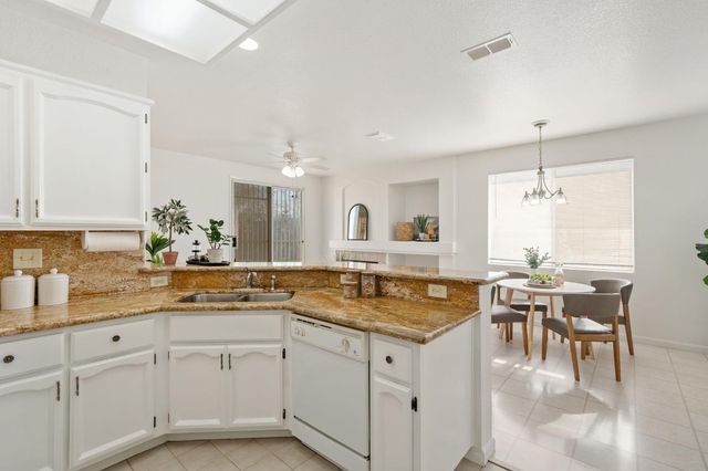 9184 Laguna Center Cir, Elk Grove, CA 95758