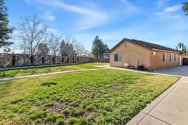 9184 Laguna Center Cir, Elk Grove, CA 95758