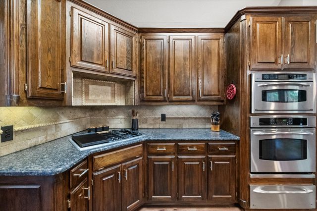 5 Brookside Court, Mansfield, TX 76063