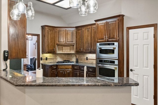 5 Brookside Court, Mansfield, TX 76063