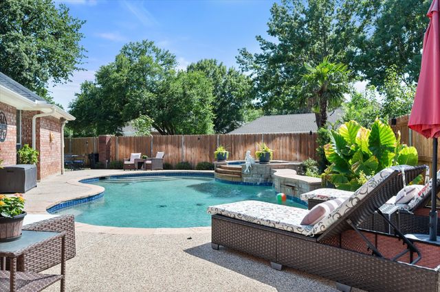 5 Brookside Court, Mansfield, TX 76063