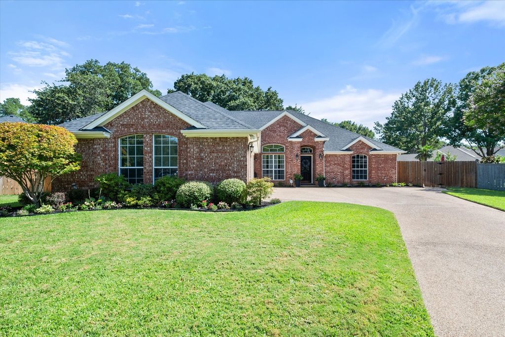 5 Brookside Court, Mansfield, TX 76063