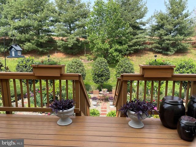 1108 PICKETT ST, Fredericksburg, VA 22401