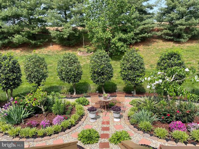 1108 PICKETT ST, Fredericksburg, VA 22401