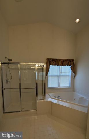 1108 PICKETT ST, Fredericksburg, VA 22401