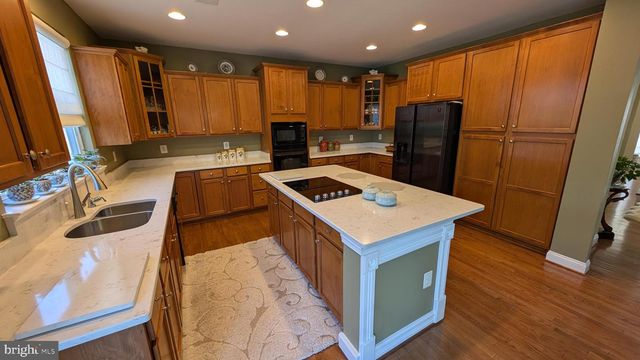 1108 PICKETT ST, Fredericksburg, VA 22401