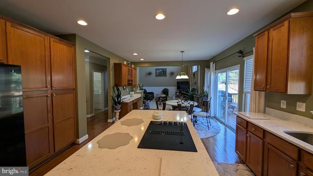 1108 PICKETT ST, Fredericksburg, VA 22401