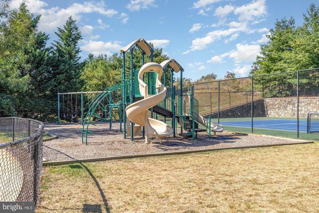 1108 PICKETT ST, Fredericksburg, VA 22401