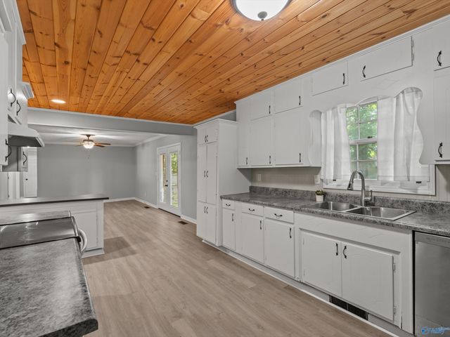 442 10th Street NW, Arab, AL 35016
