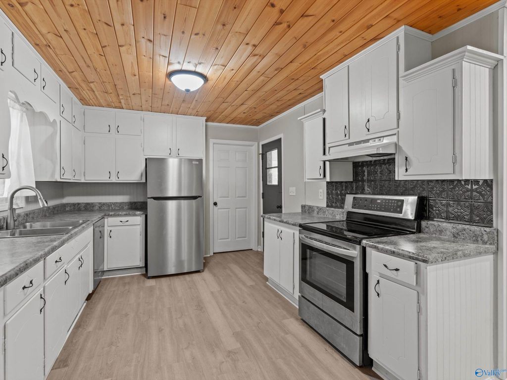 442 10th Street NW, Arab, AL 35016