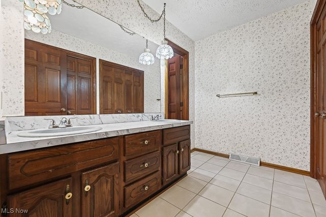 4009 Troon Drive, Uniontown, OH 44685