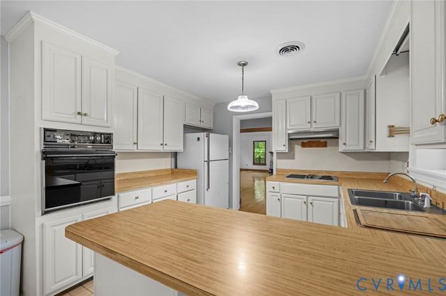 14219 Hickory Oaks Ln, Ashland, VA 23005