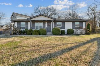 6521B Premier Dr, Nashville, TN 37209