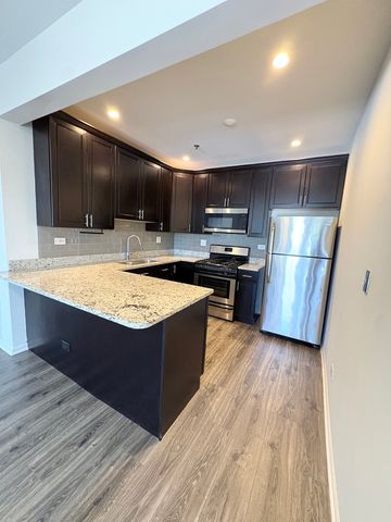 625 Deerfield Road 402, Deerfield, IL 60015