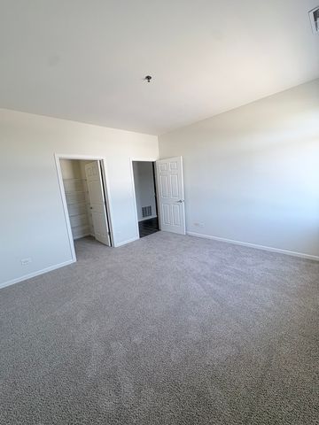 625 Deerfield Road 402, Deerfield, IL 60015
