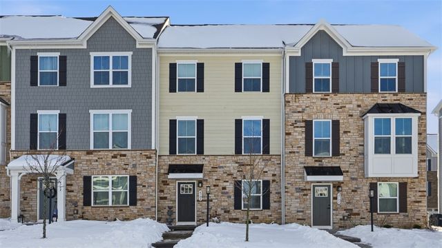 4702 Spruce Rd, Pine Twp, PA 15044