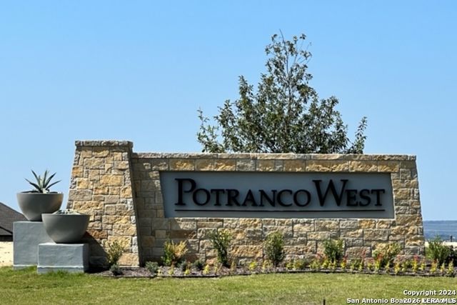 191 AZALEA ALY, Castroville, TX 78009