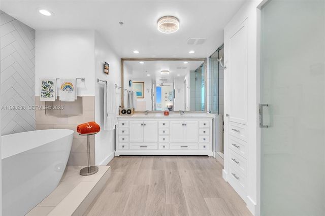 3801 Collins Ave 806, Miami Beach, FL 33140