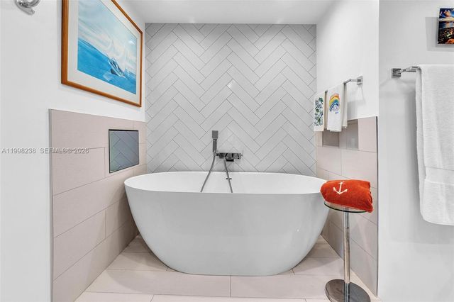 3801 Collins Ave 806, Miami Beach, FL 33140