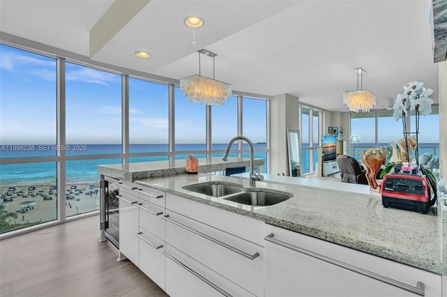 3801 Collins Ave 806, Miami Beach, FL 33140