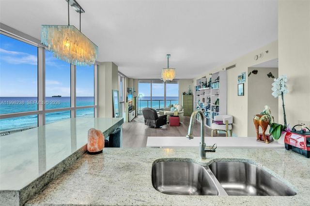 3801 Collins Ave 806, Miami Beach, FL 33140