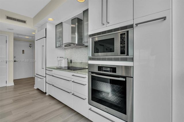 3801 Collins Ave 806, Miami Beach, FL 33140