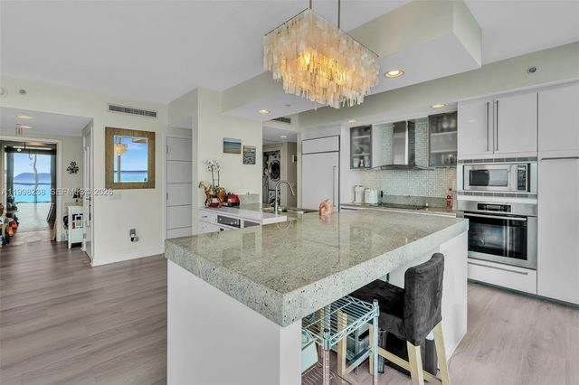 3801 Collins Ave 806, Miami Beach, FL 33140