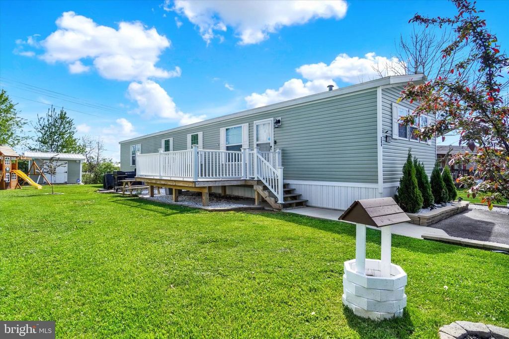 284 CHESAPEAKE EST, Thomasville, PA 17364