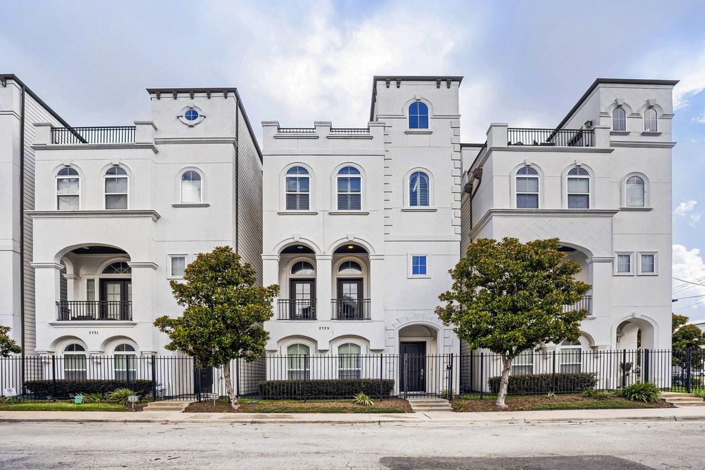 2723 Kennedy Street, Houston, TX 77003