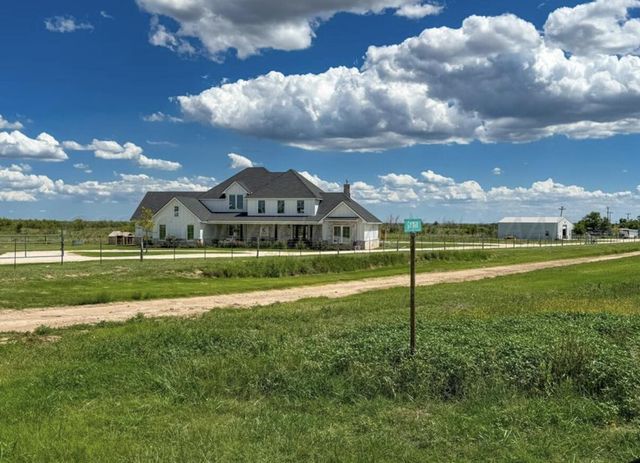 801 E 1st Street, Stinnett, TX 79083