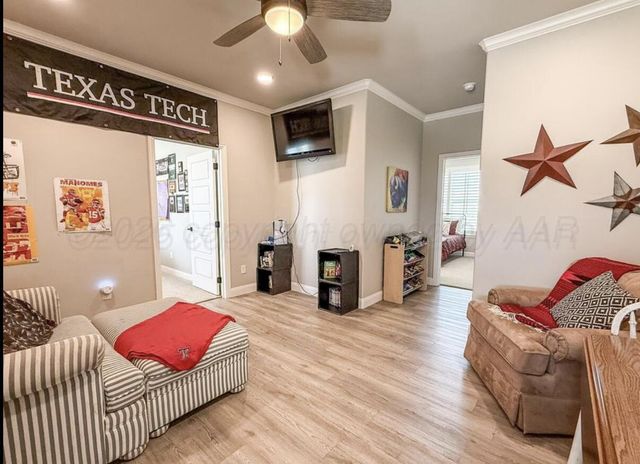 801 E 1st Street, Stinnett, TX 79083