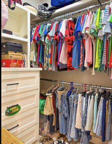 801 E 1st Street, Stinnett, TX 79083