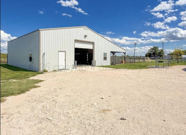 801 E 1st Street, Stinnett, TX 79083