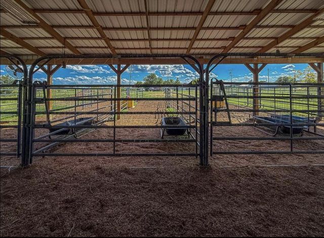 801 E 1st Street, Stinnett, TX 79083