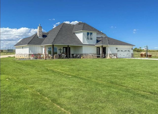 801 E 1st Street, Stinnett, TX 79083