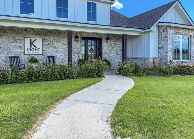 801 E 1st Street, Stinnett, TX 79083